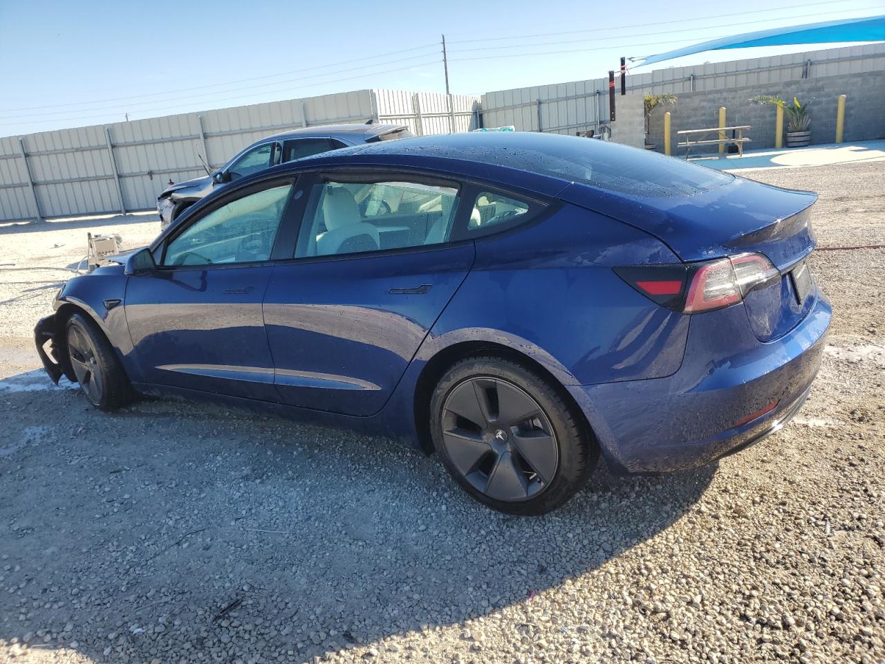 5YJ3E1EB2MF975735 2021 TESLA MODEL 3 - Image 2