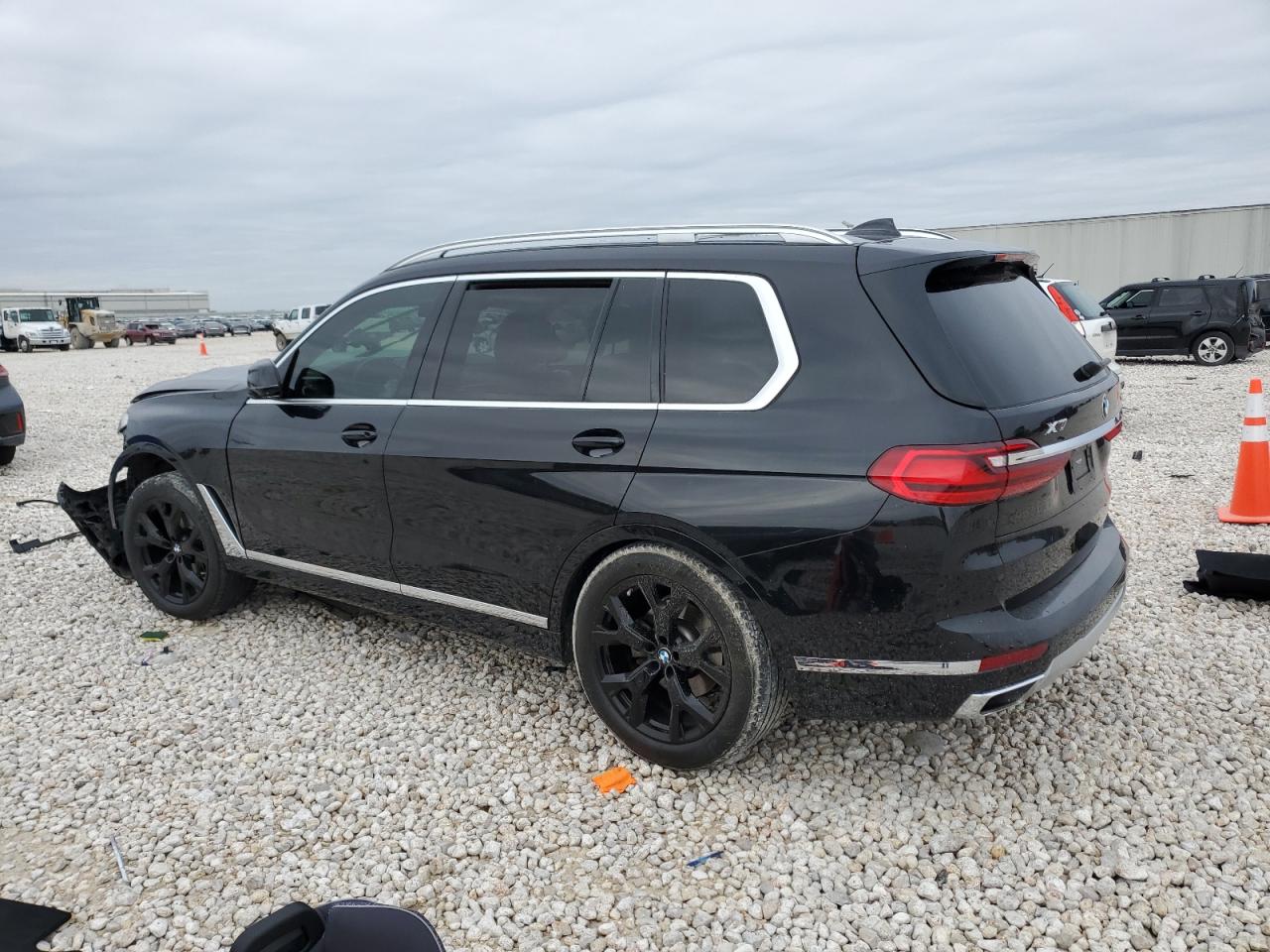 2021 BMW X7 - Image 2