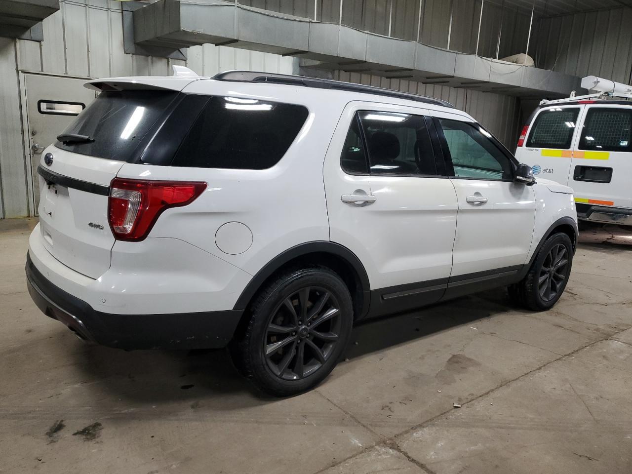 2017 Ford Explorer - Image 3