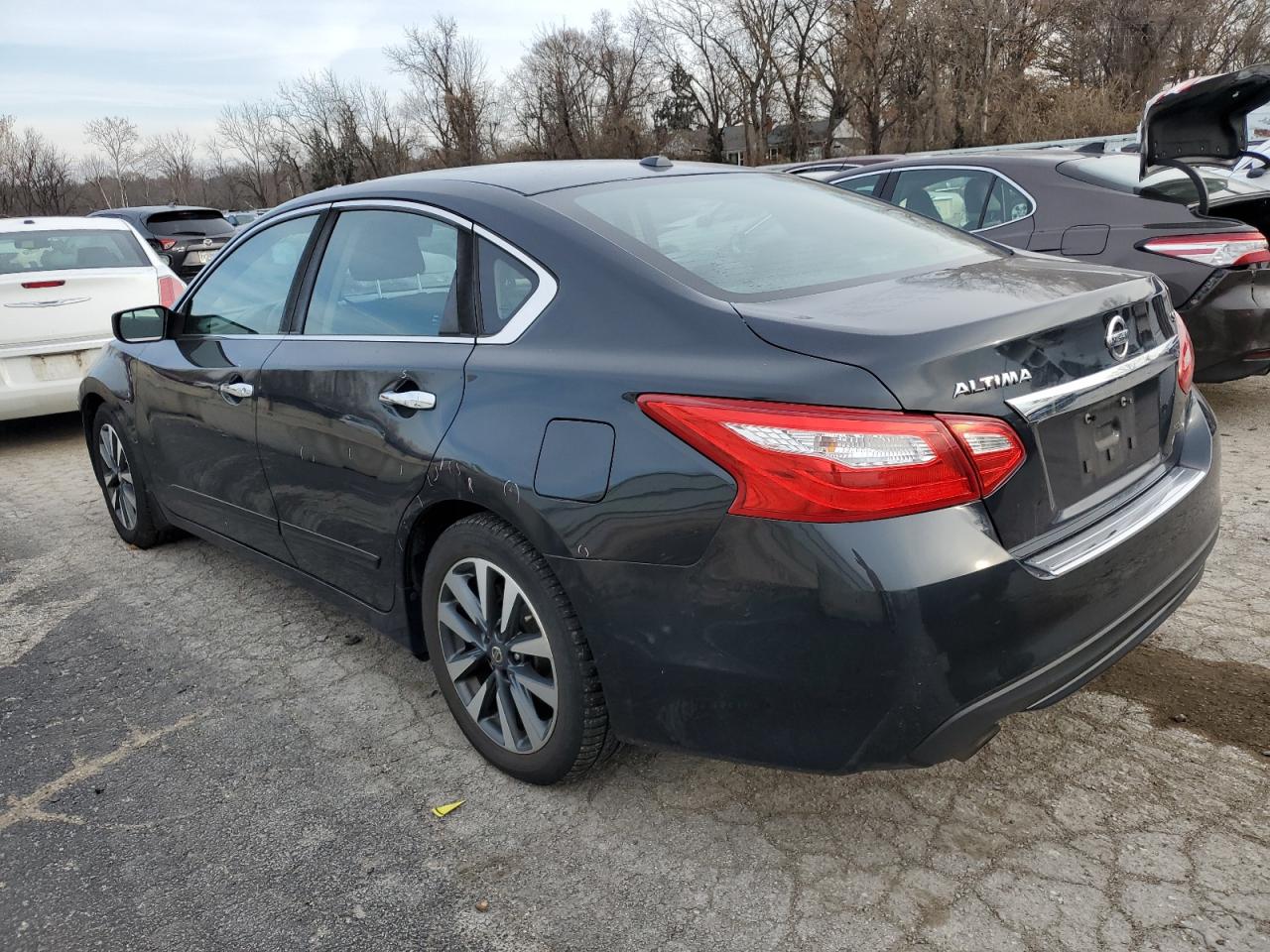 2017 Nissan Altima - Image 2