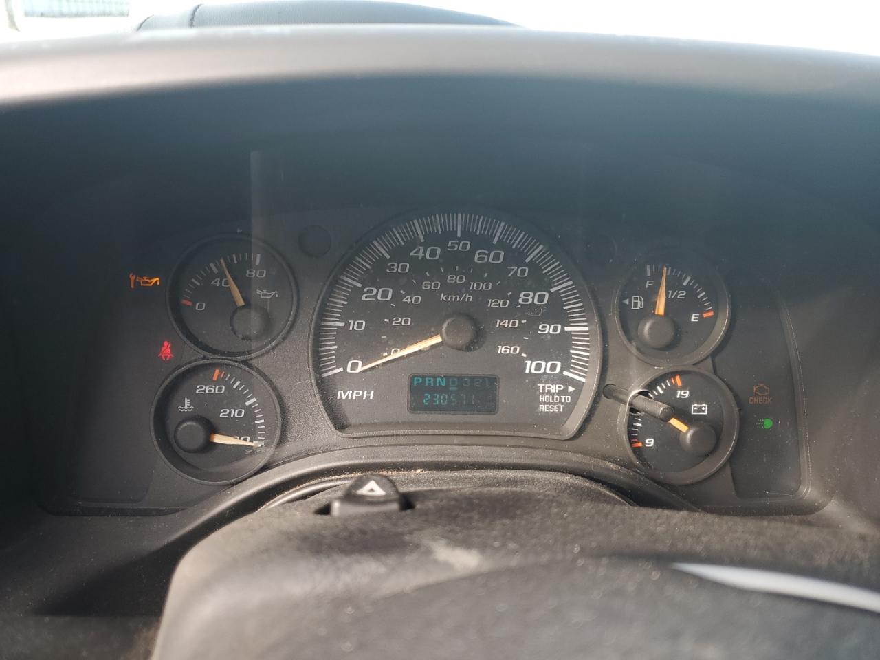 2004 Chevrolet Express - Image 9
