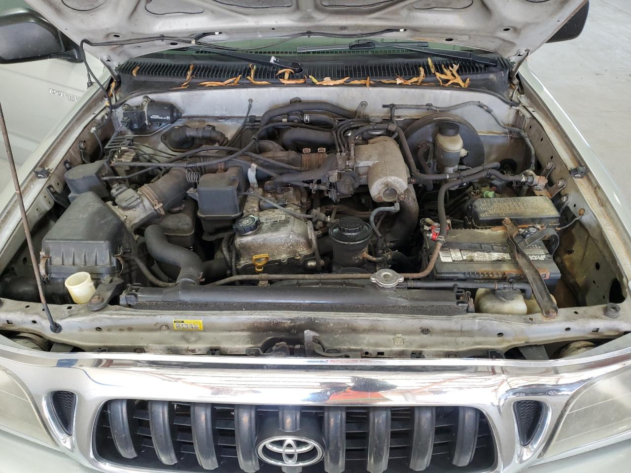 2004 Toyota Tacoma - Image 11
