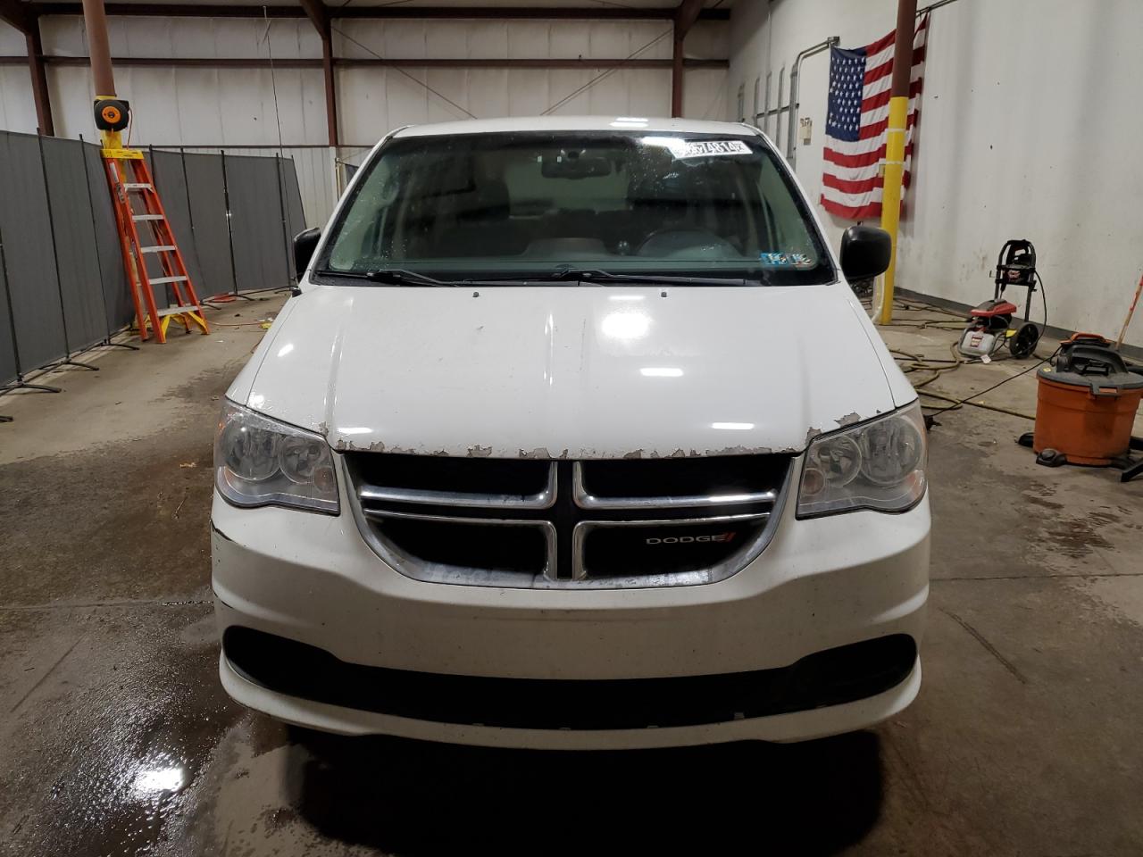 2017 Dodge Caravan - Image 5