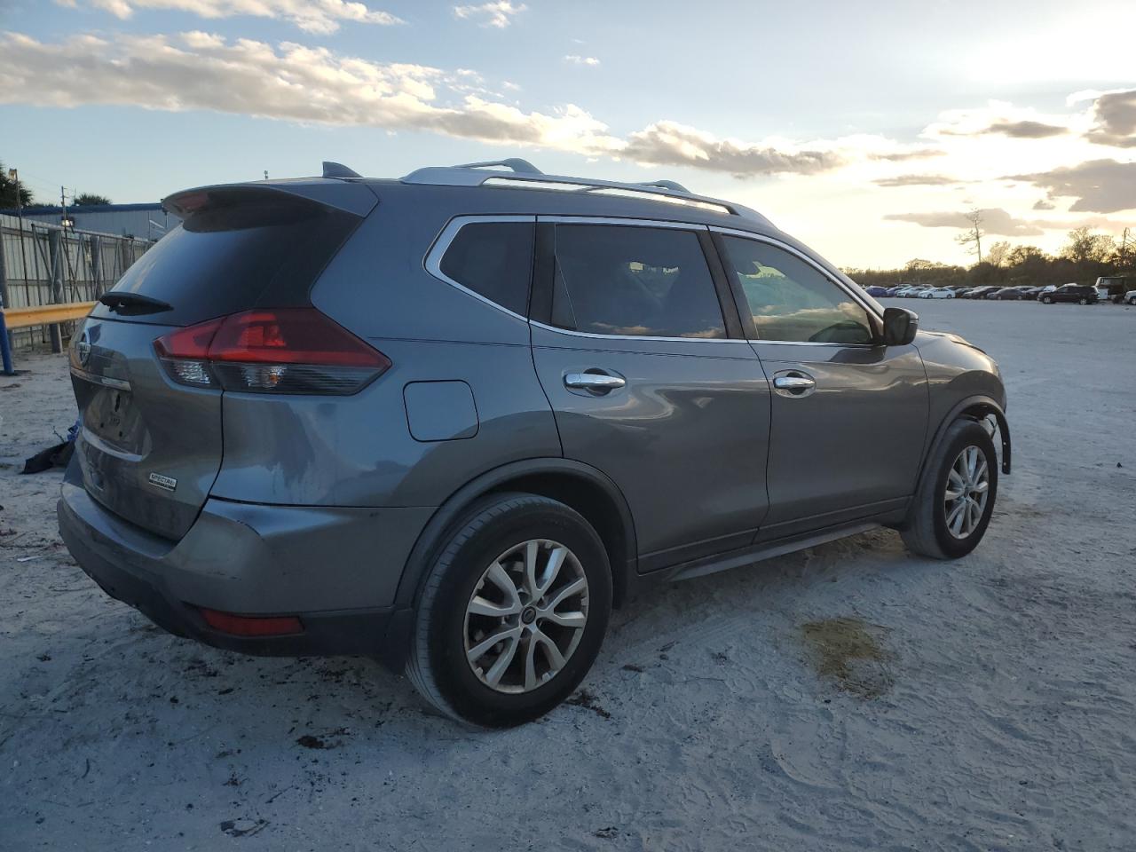 2020 Nissan Rogue - Image 3