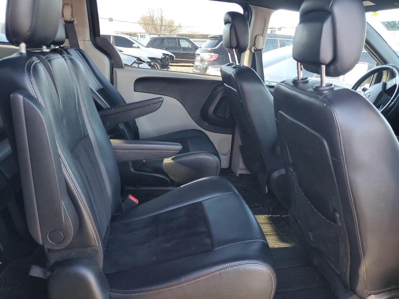 2018 Dodge Caravan - Image 11