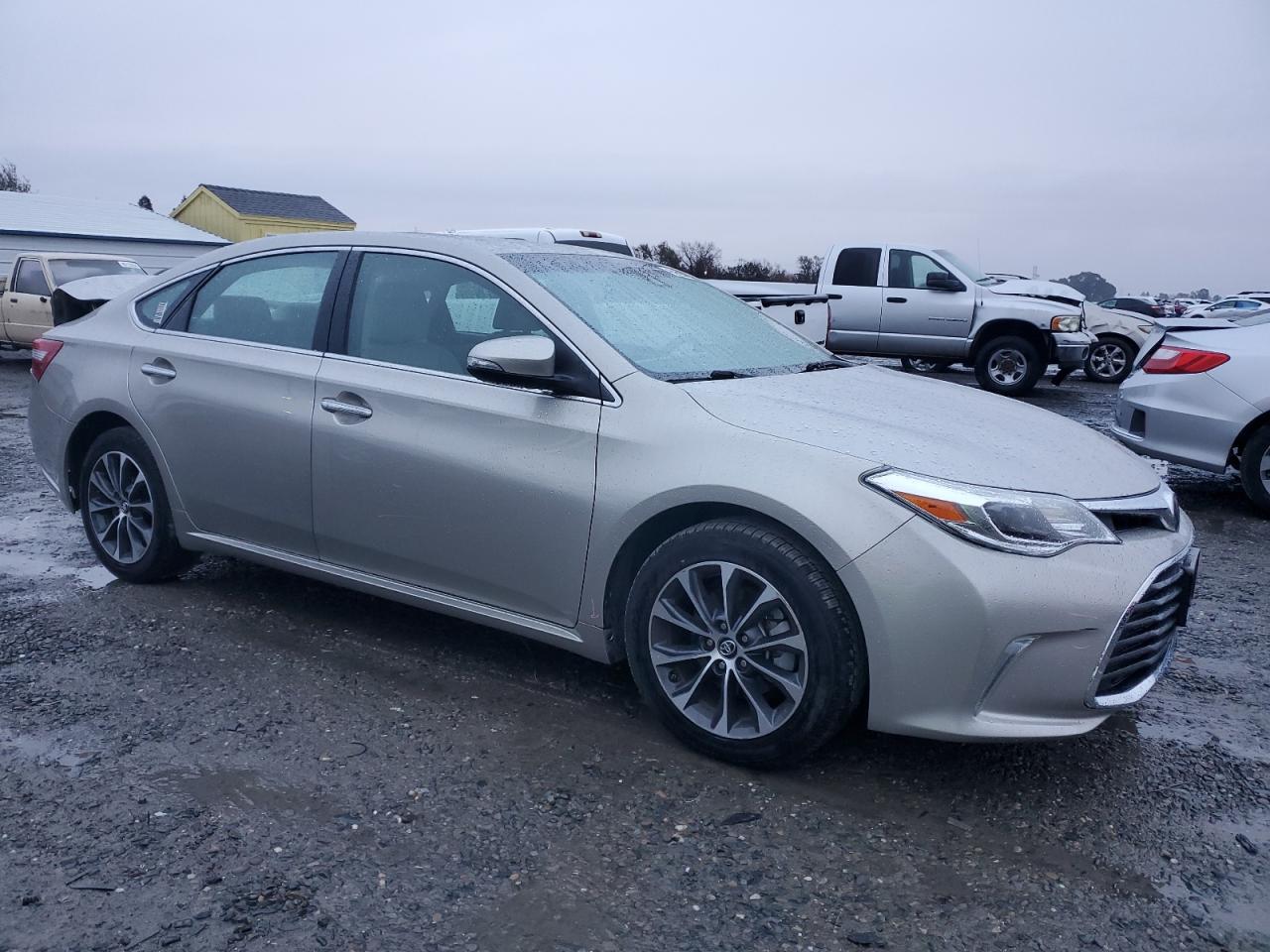 2017 Toyota Avalon - Image 4