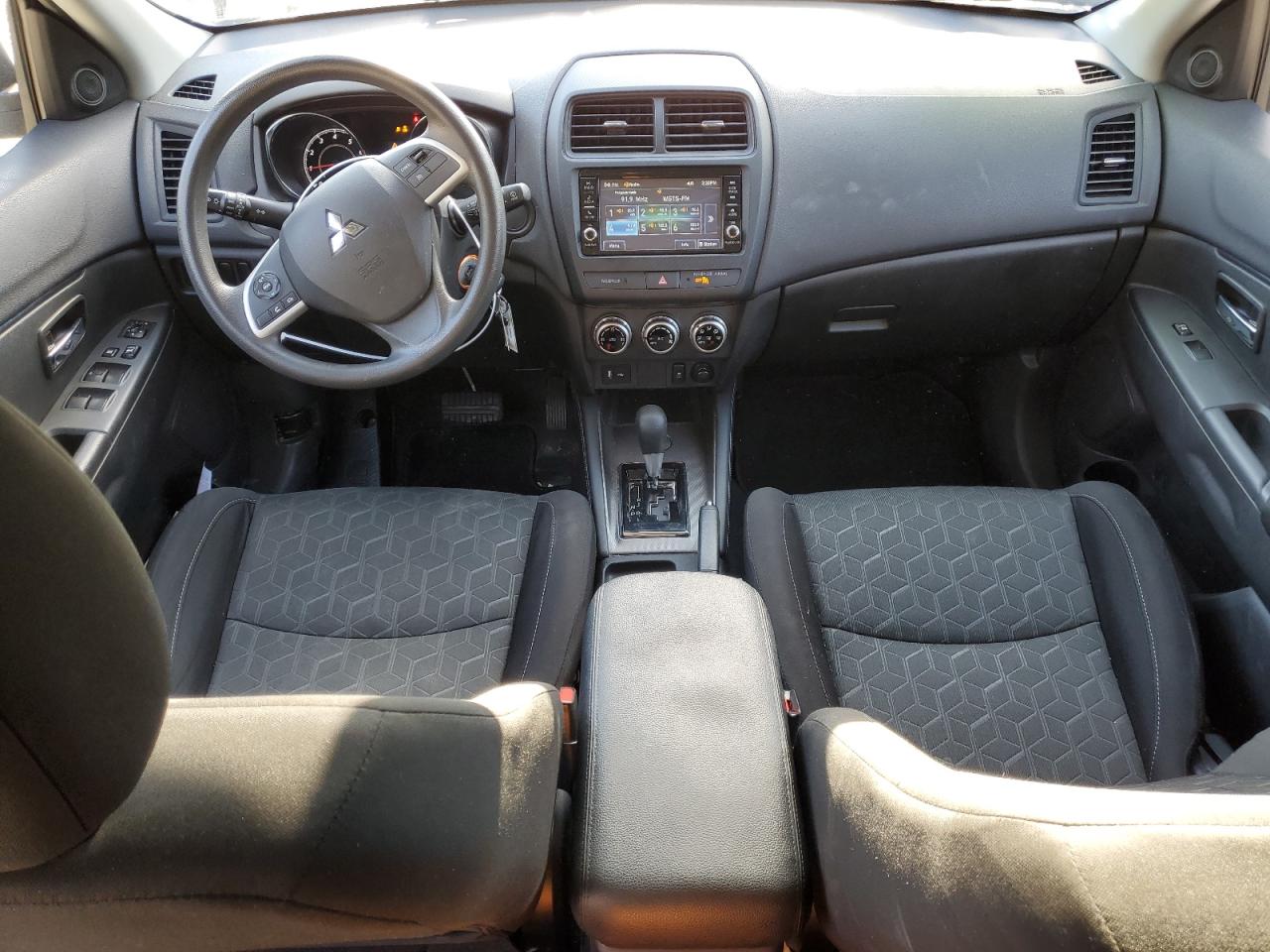2021 Mitsubishi Outlander - Image 8