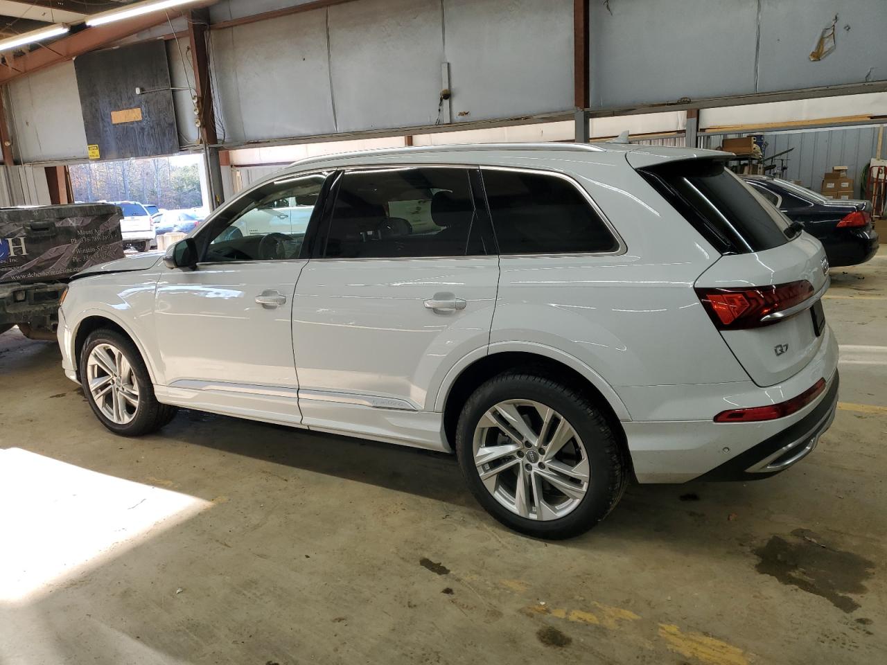 2021 Audi Q7 - Image 2