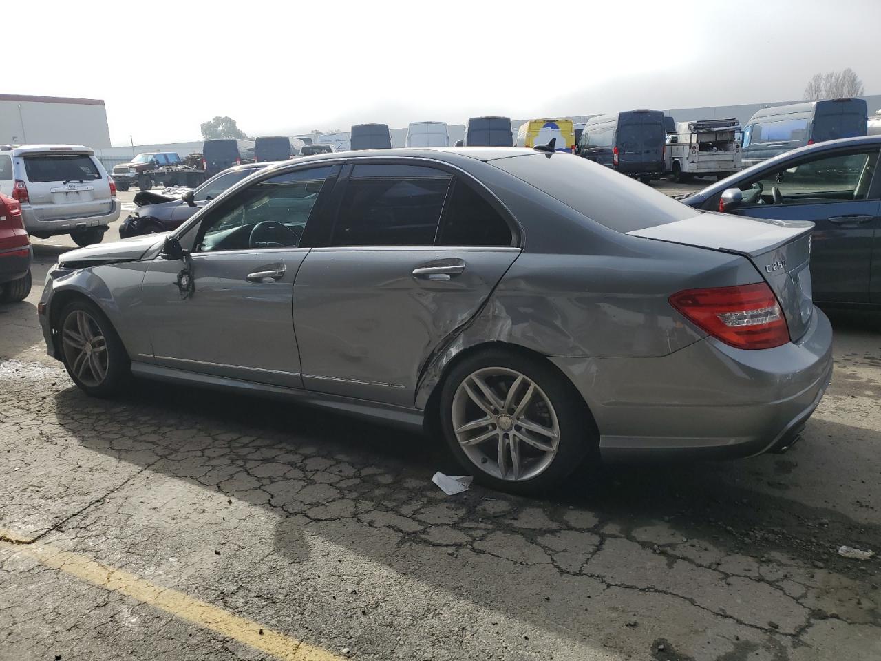 VIN WDDGF4HB7ER305823 2014 MERCEDES-BENZ C-CLASS no.2