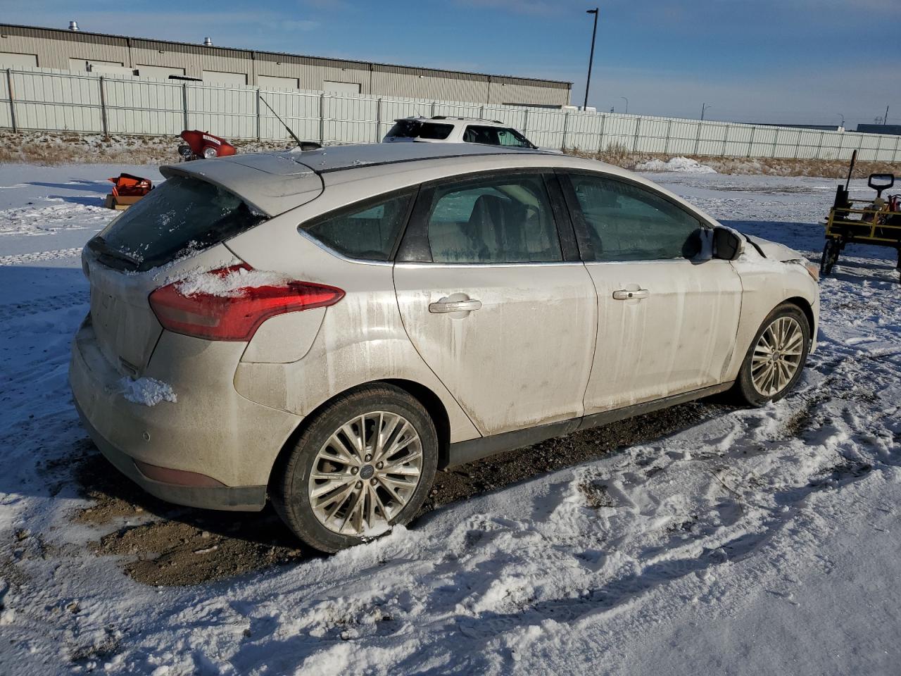 VIN 1FADP3N25FL334451 2015 FORD FOCUS no.3