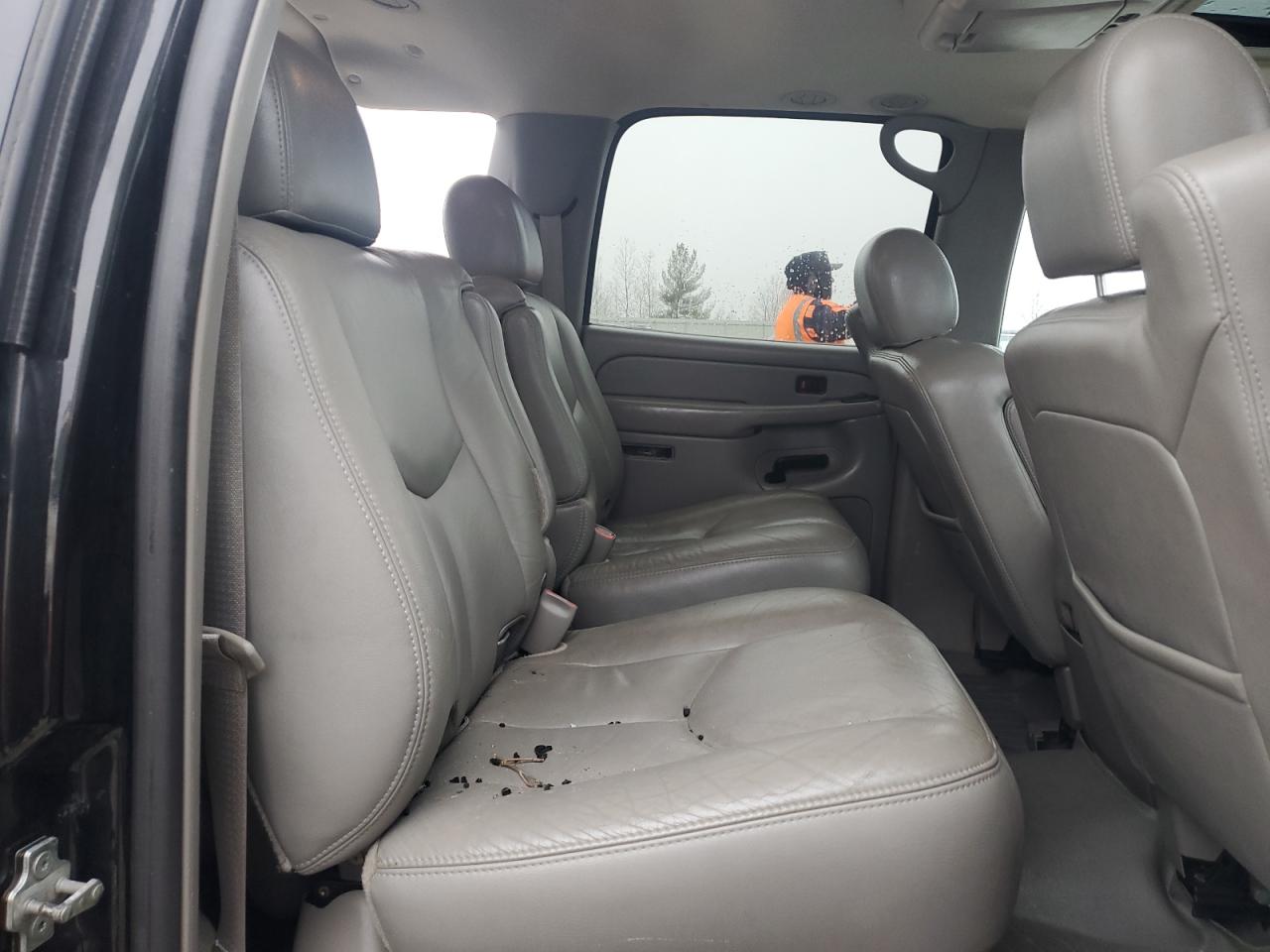2004 Chevrolet Suburban - Image 11