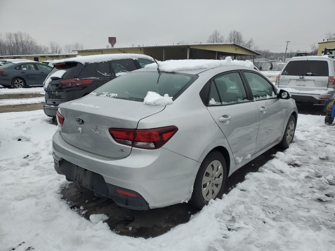 VIN 3KPA24AB8JE049851 2018 KIA RIO no.3