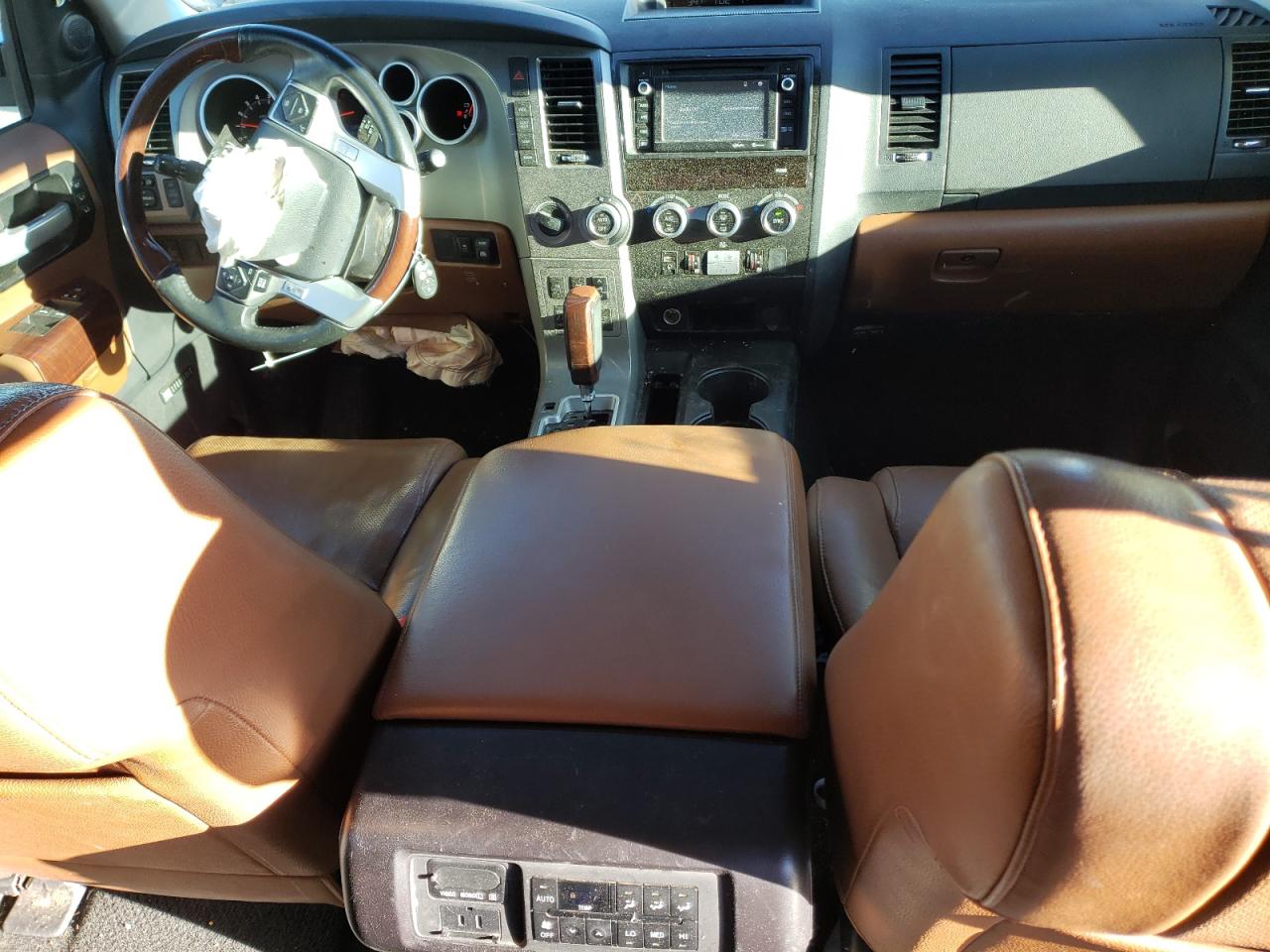 2015 Toyota Sequoia - Image 8