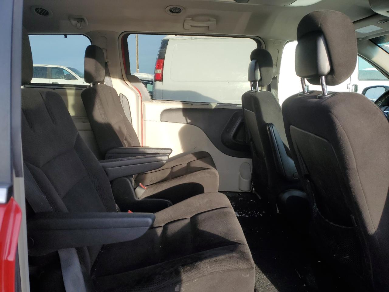 2014 Dodge Caravan - Image 11