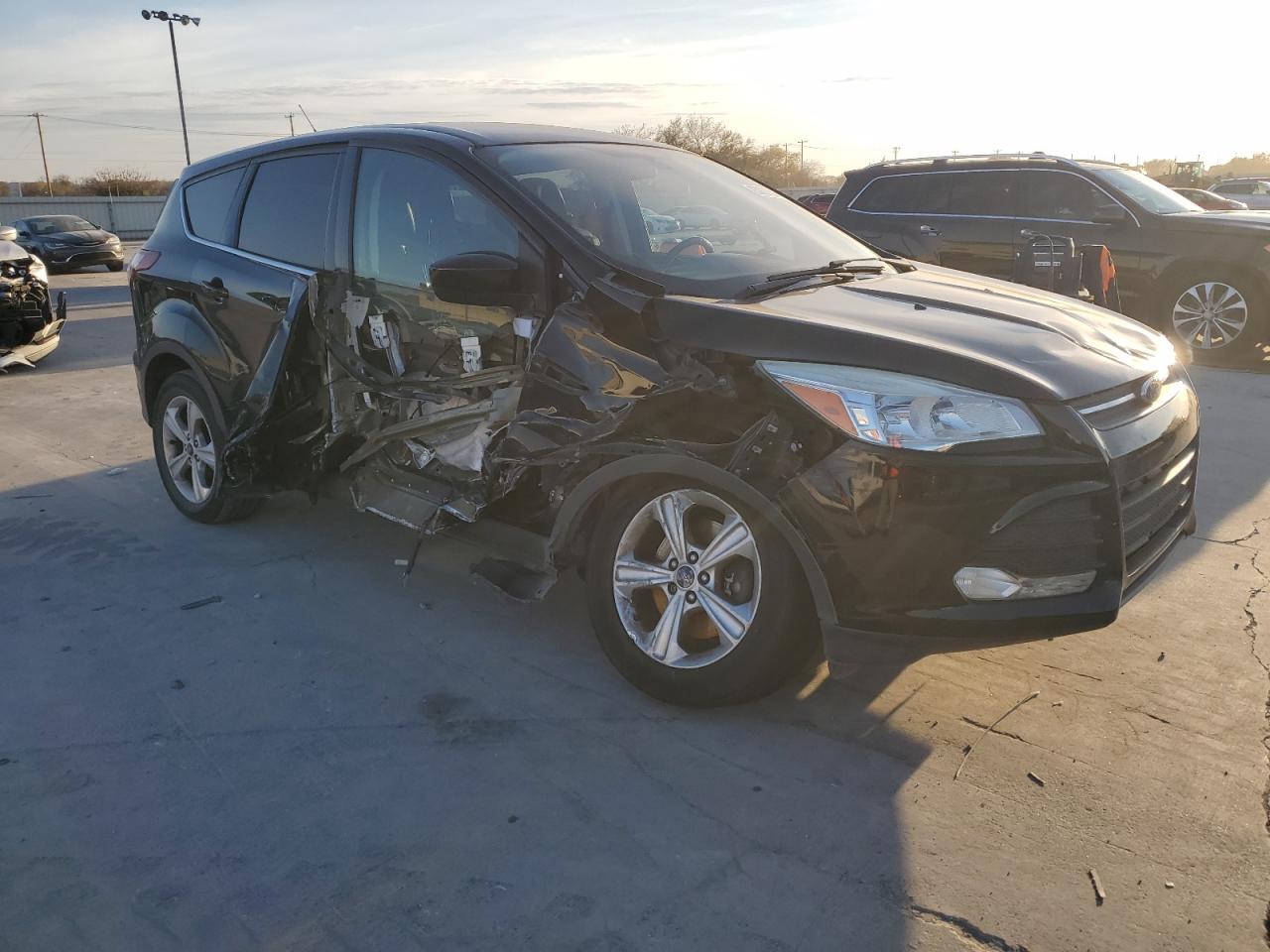 VIN 1FMCU9GX9GUB64631 2016 FORD ESCAPE no.4