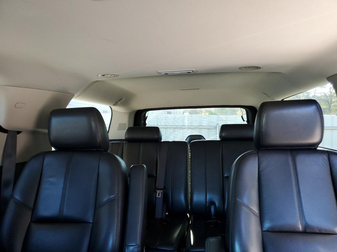 2013 Chevrolet Suburban - Image 10