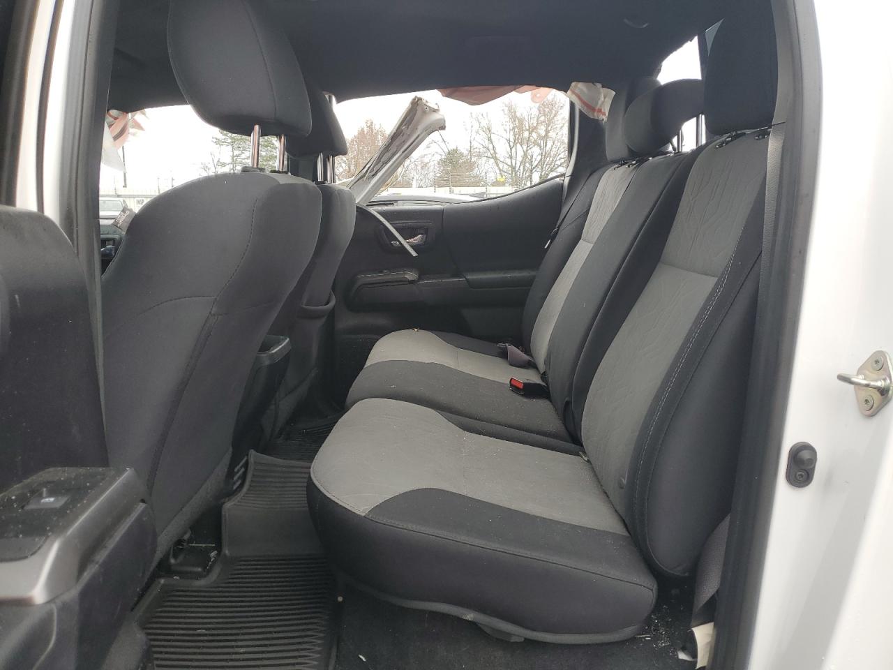 2020 Toyota Tacoma - Image 10