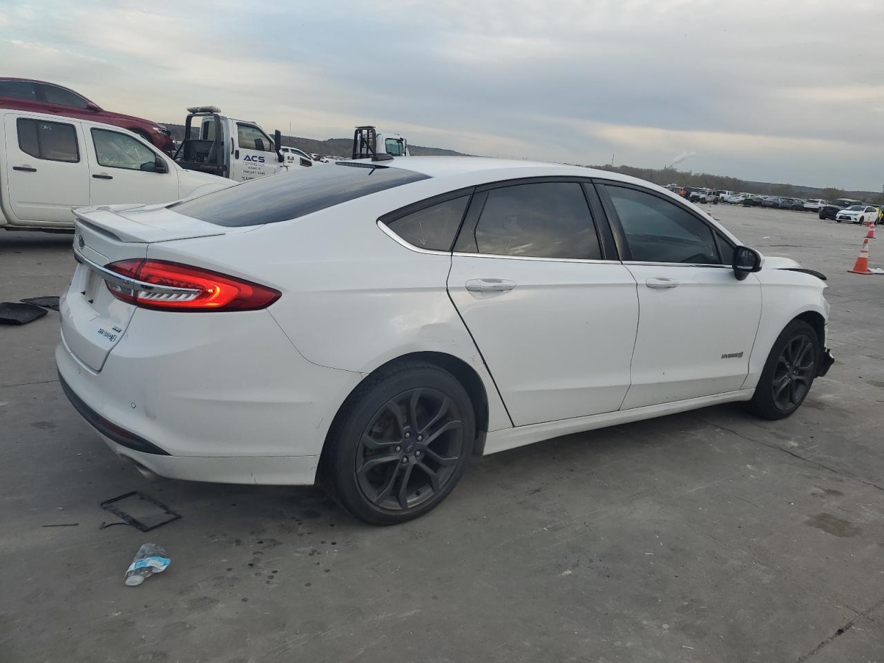 VIN 3FA6P0LU1JR255817 2018 FORD FUSION no.3