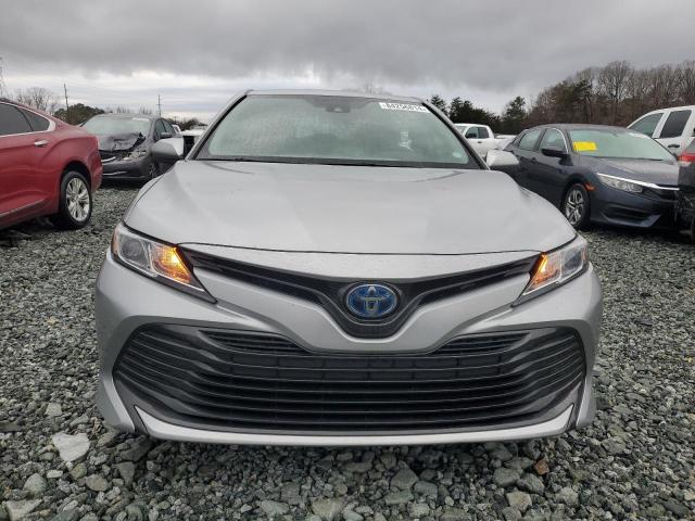  TOYOTA CAMRY 2019 Srebrny