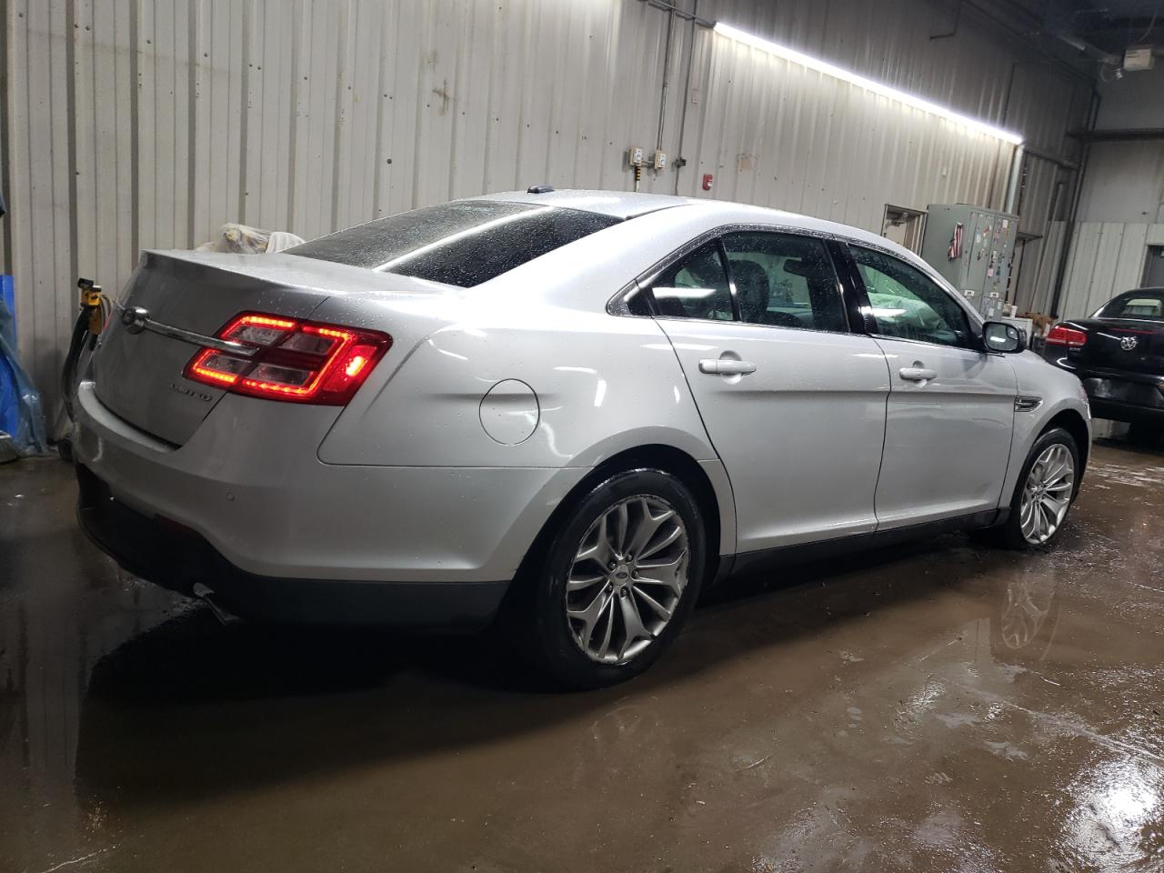 2015 Ford Taurus - Image 3