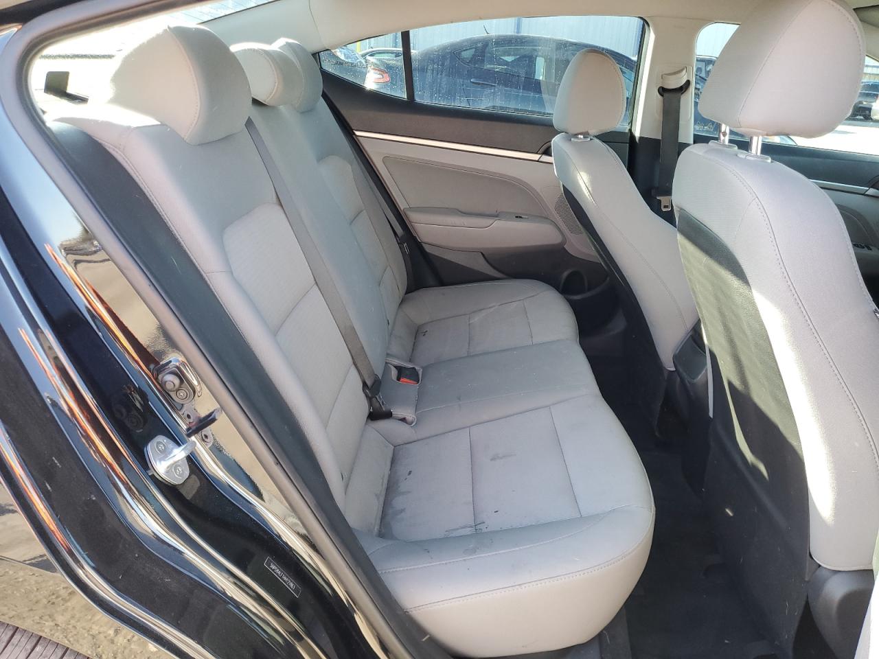 2017 Hyundai Elantra - Image 10