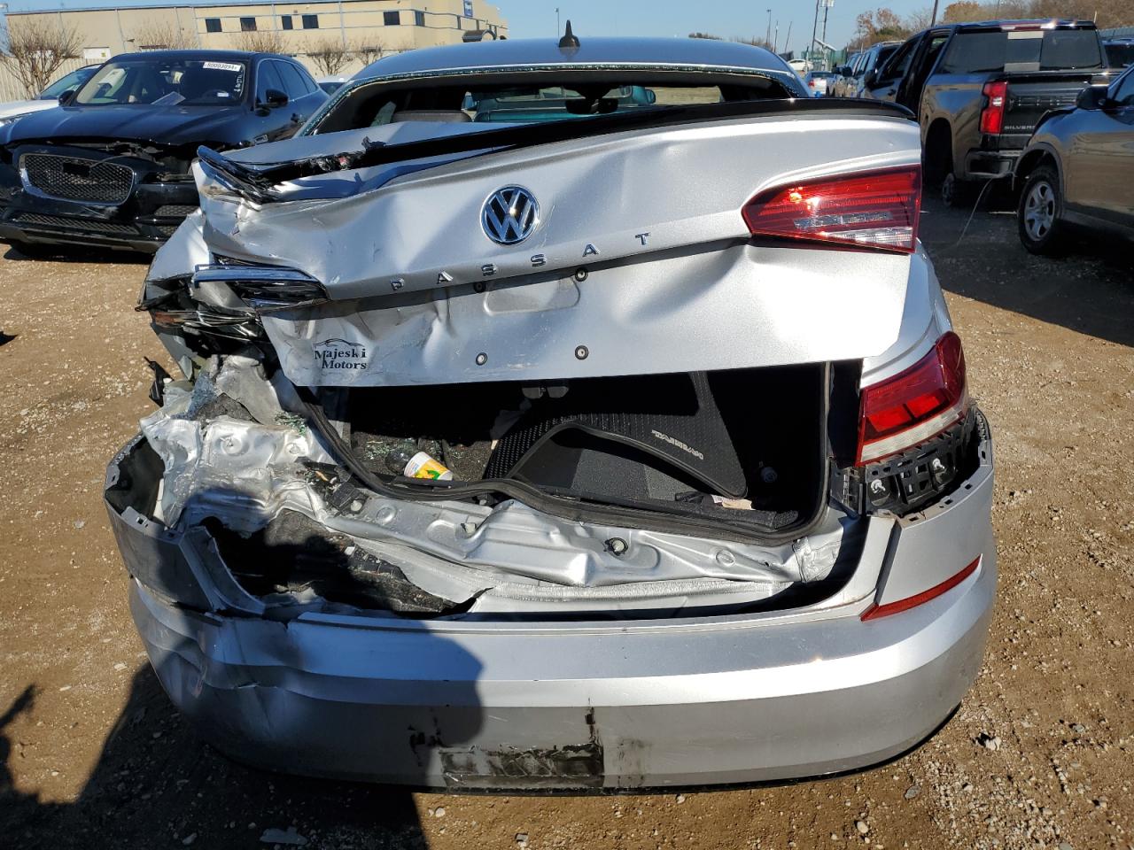 2021 Volkswagen Passat - Image 6