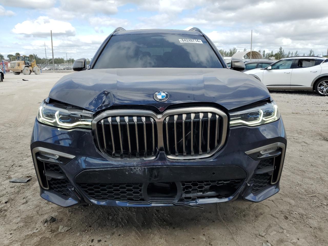 VIN 5UXCX6C06M9F64049 2021 BMW X7 no.5