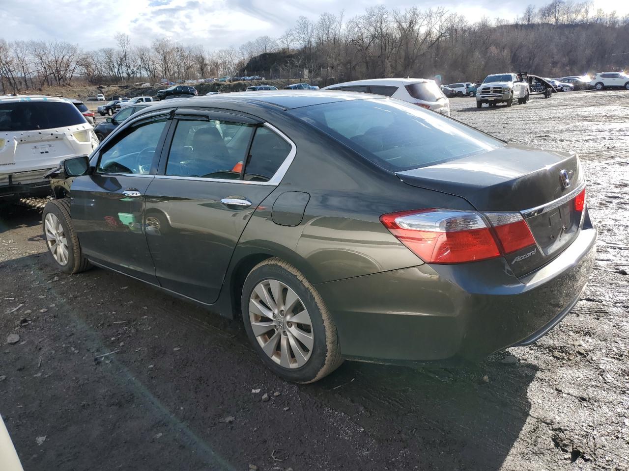 1HGCR2F79FA134576 2015 HONDA ACCORD - Image 2