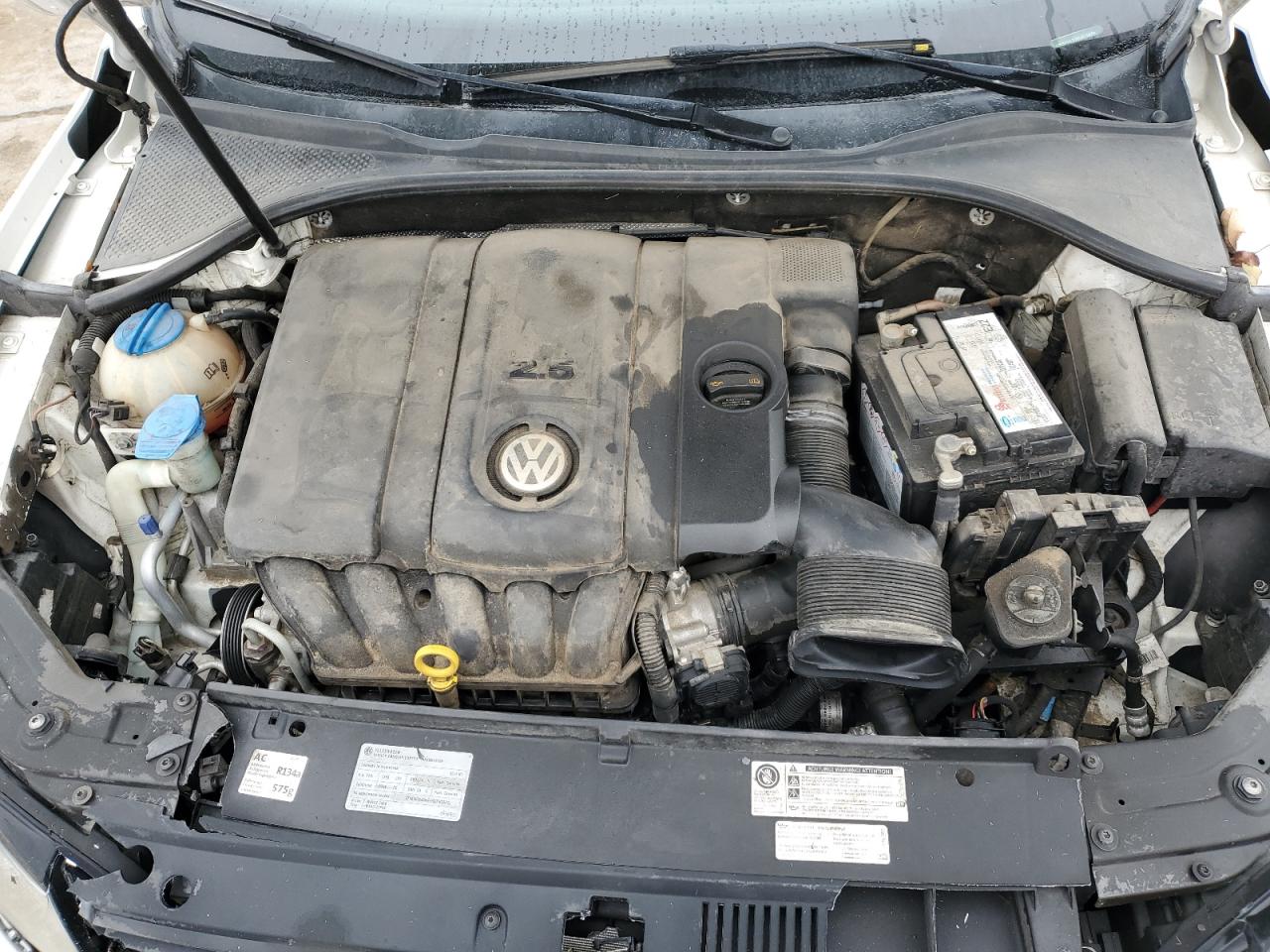 2014 Volkswagen Passat - Image 13