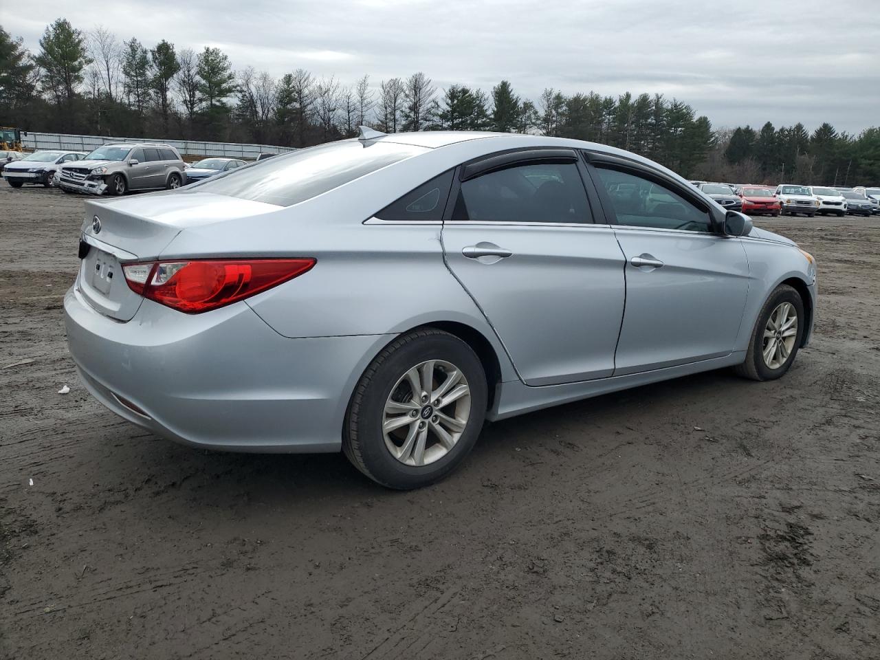 2013 Hyundai Sonata - Image 3