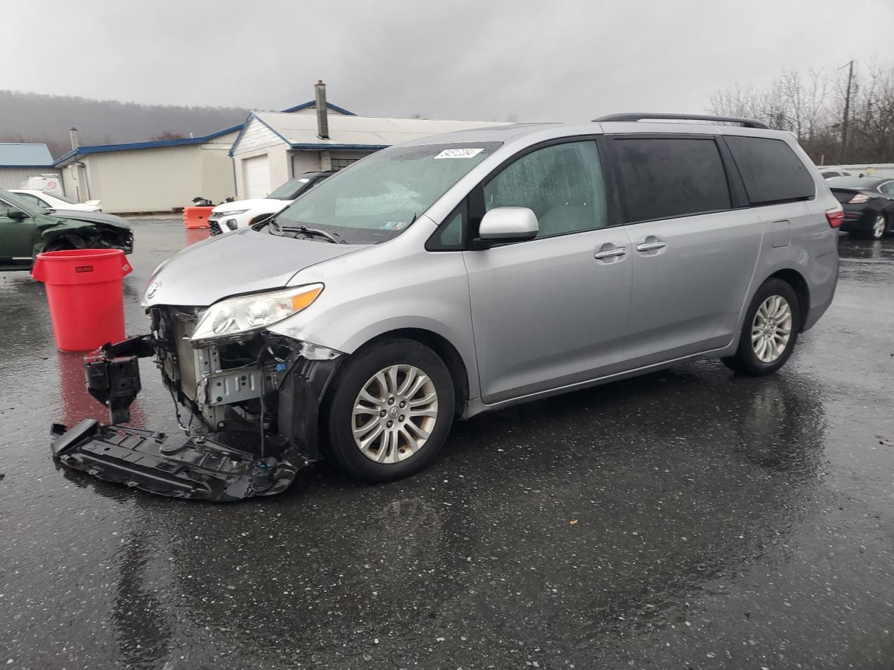 2015 Toyota Sienna - Image 1