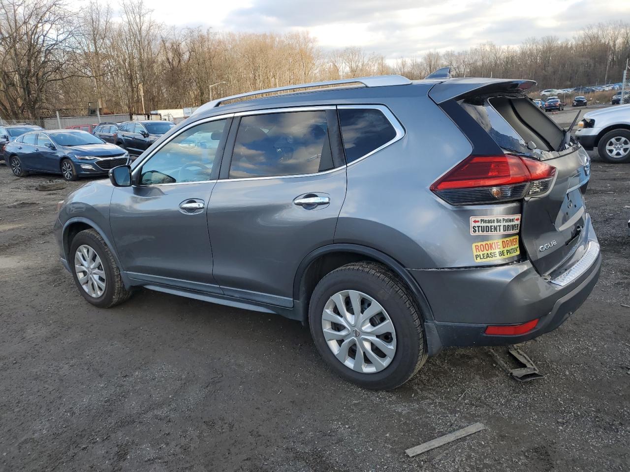 2017 Nissan Rogue - Image 2