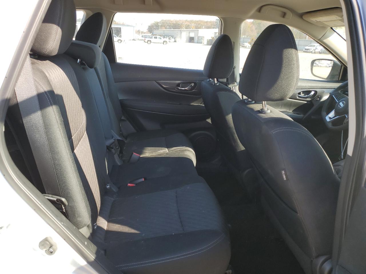 2018 Nissan Rogue - Image 12
