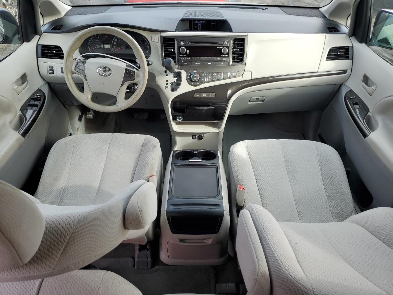 2014 Toyota Sienna - Image 8