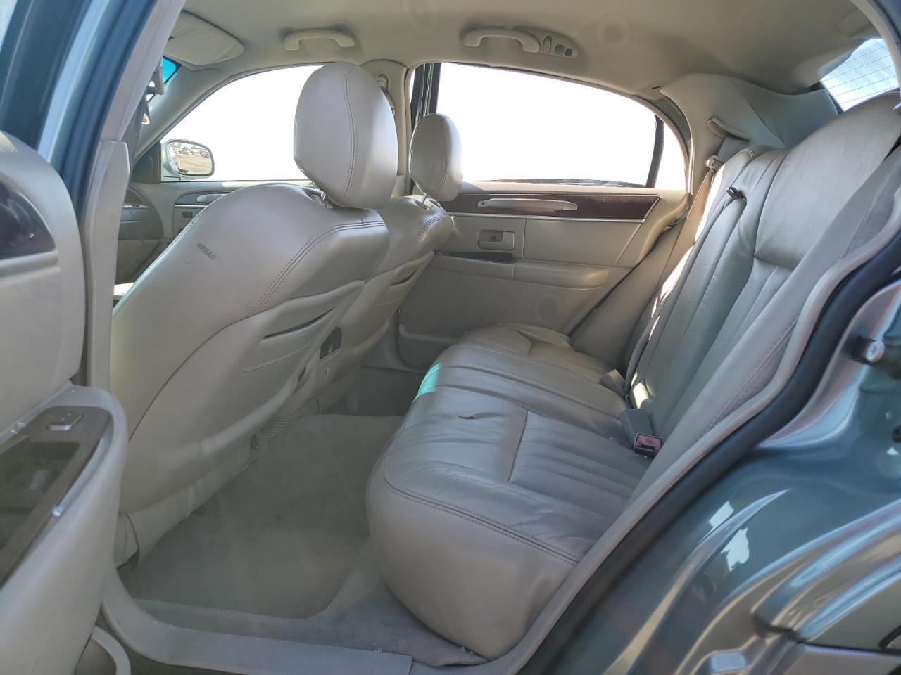 2004 Lincoln Town Car Executive VIN: 1LNHM81W24Y666076 Lot: 83616584