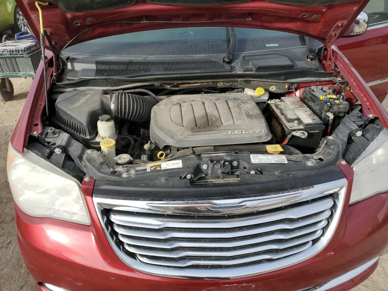 2013 Chrysler Town & Country - Image 12