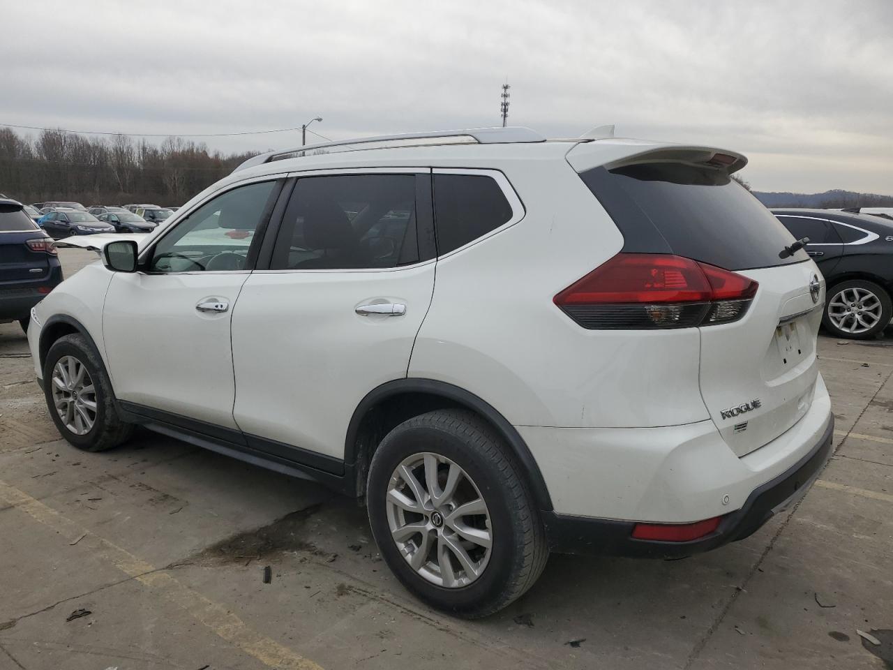2019 Nissan Rogue - Image 2