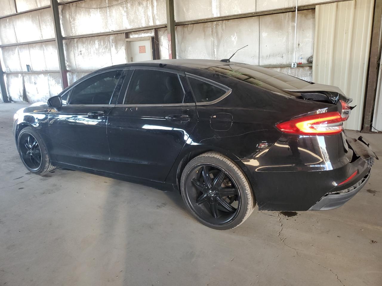 2019 Ford Fusion - Image 2