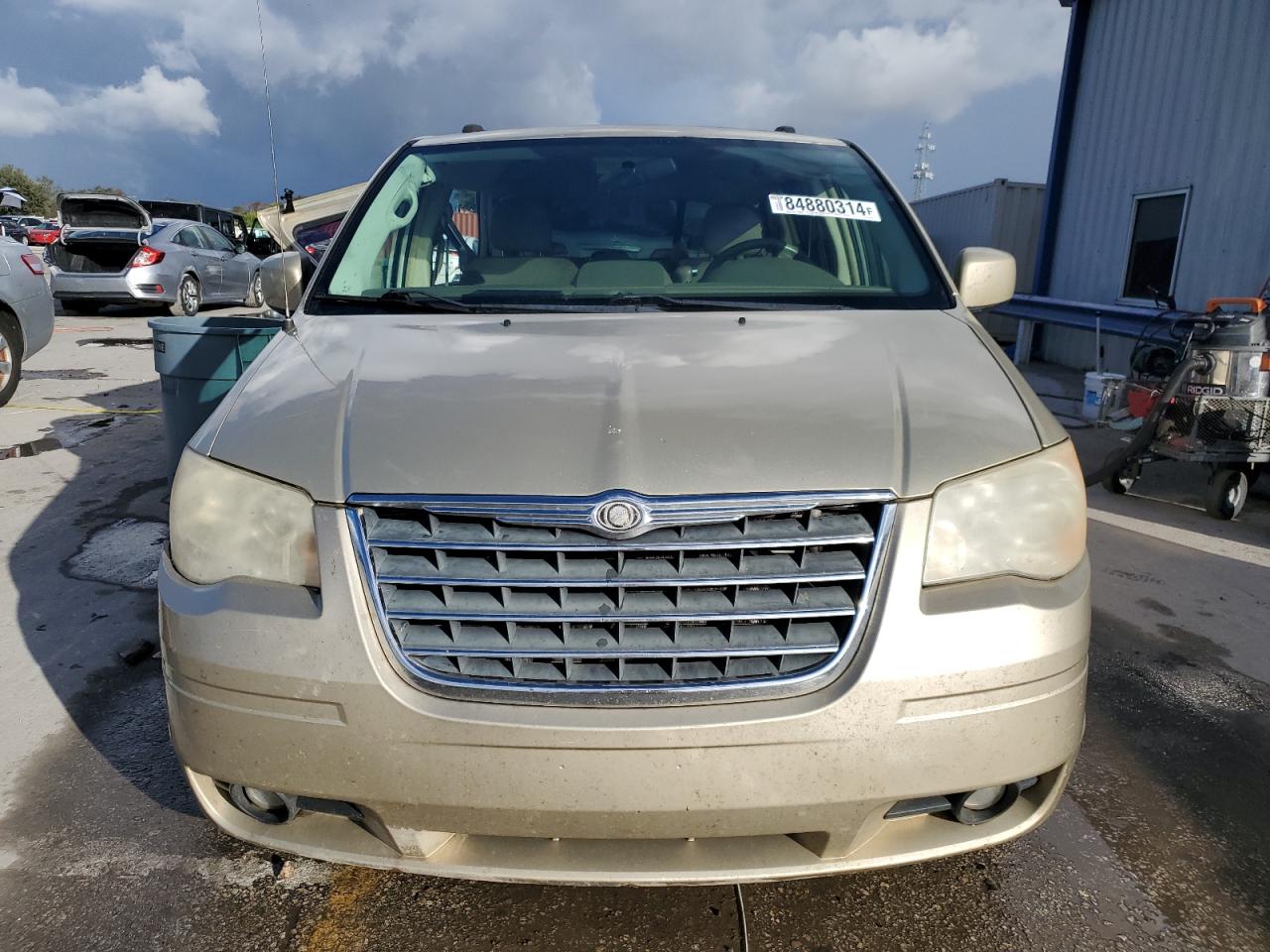 2010 Chrysler Town & Country - Image 5