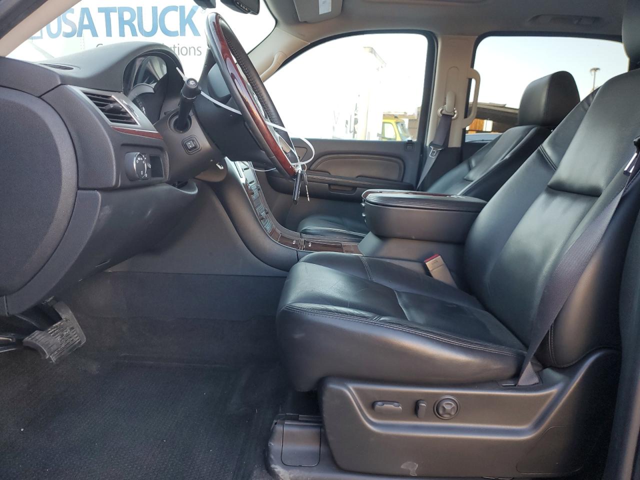 2009 Cadillac Escalade - Image 7
