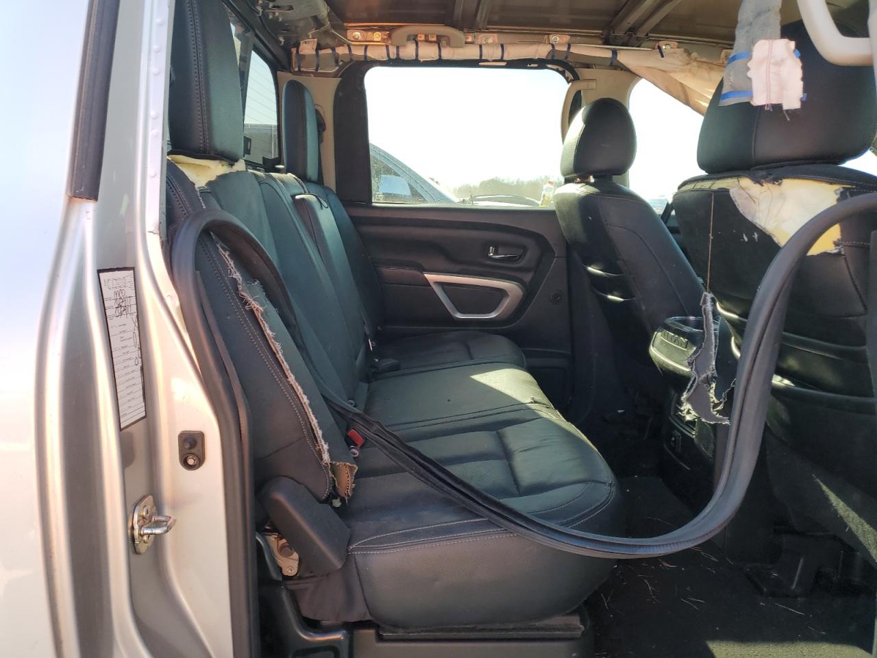 2017 Nissan Titan - Image 10