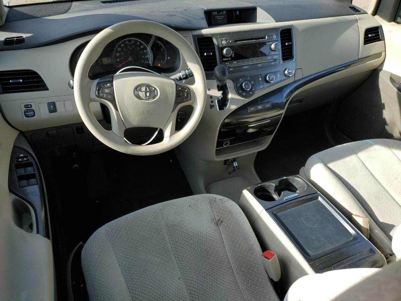 2011 Toyota Sienna - Image 8