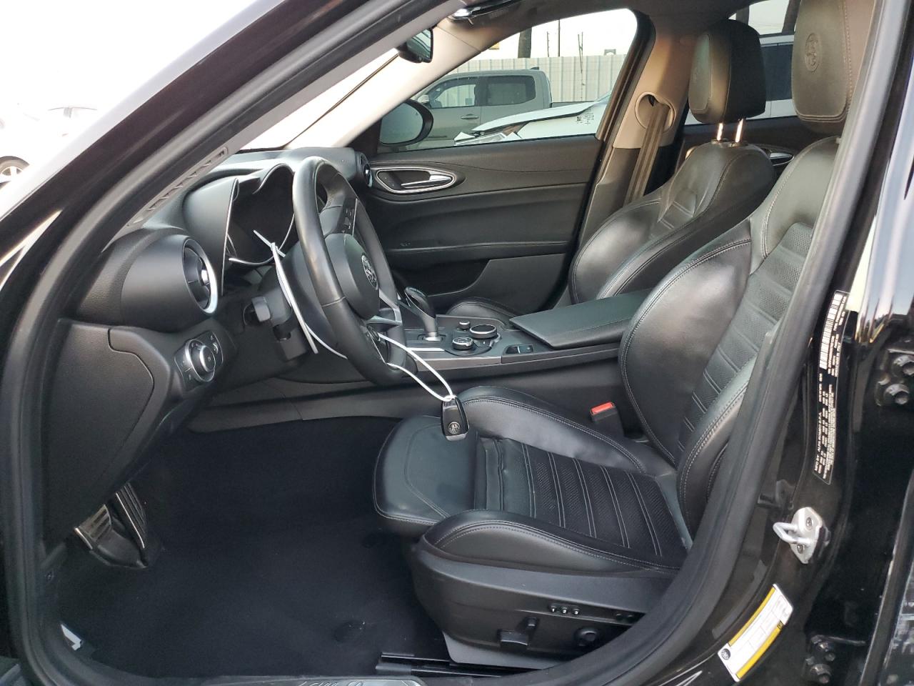 2019 Alfa Romeo Giulia - Image 7