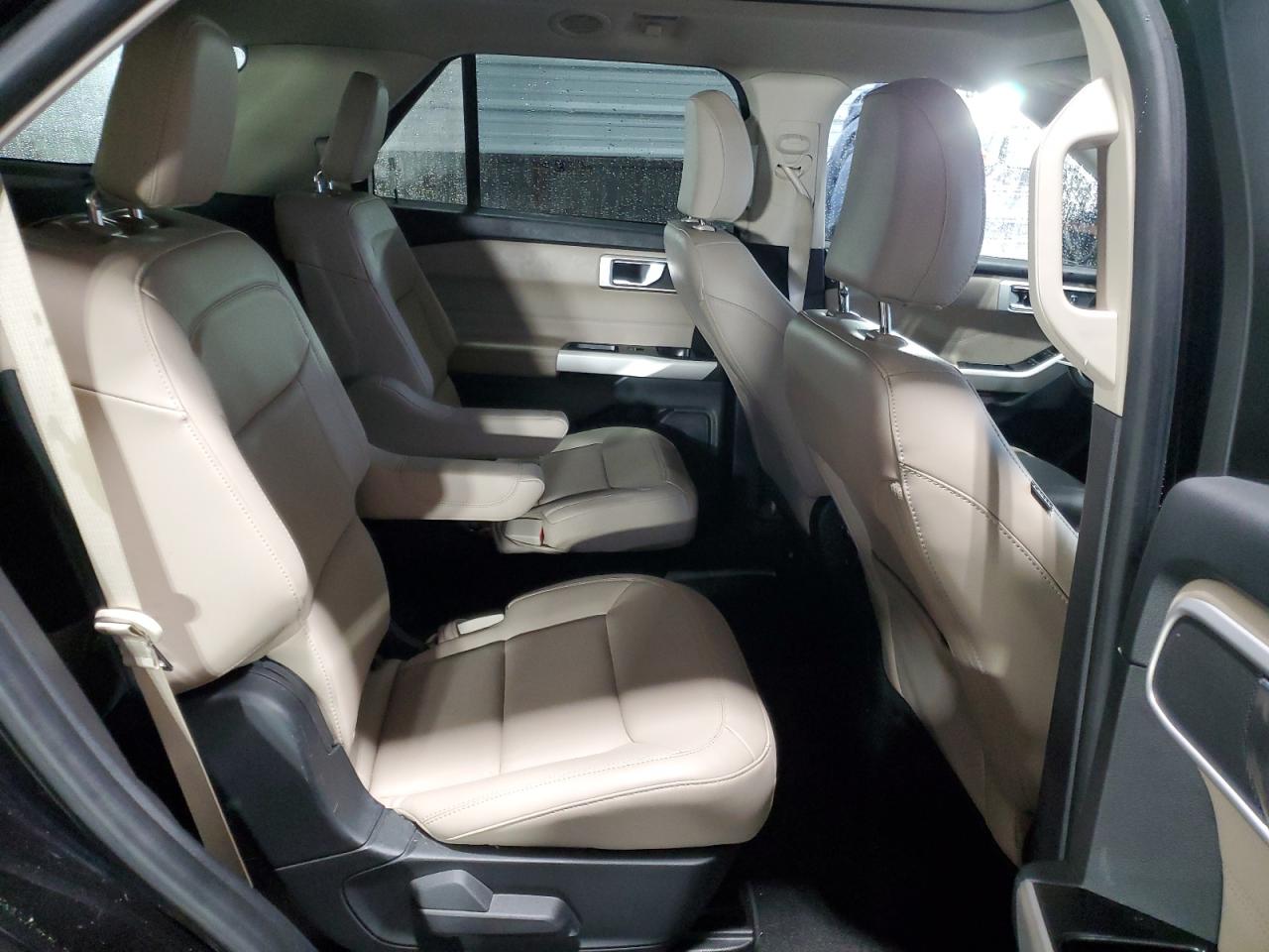 2022 Ford Explorer - Image 11