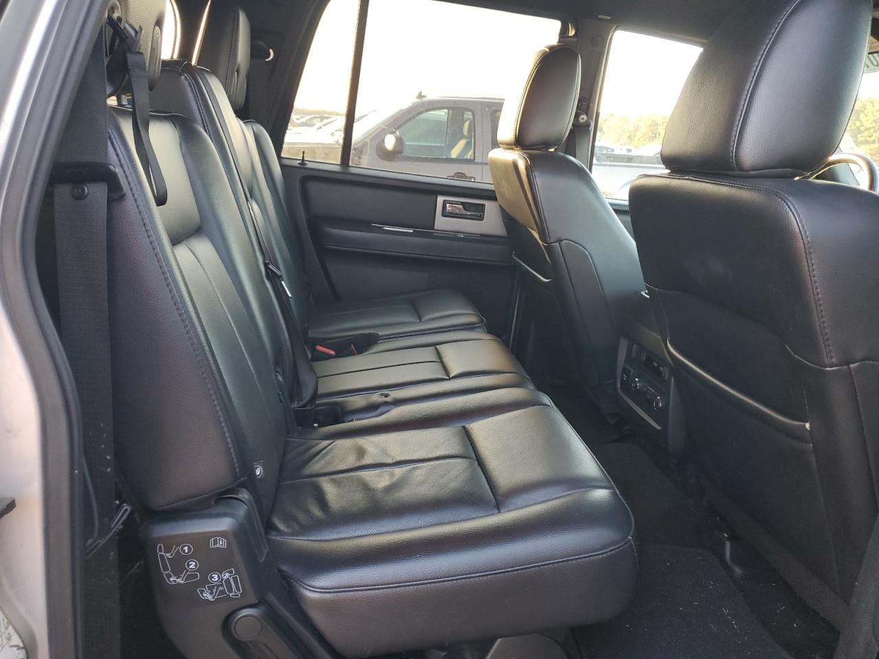 2016 Ford Expedition - Image 11