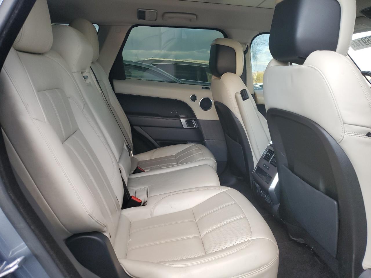 2018 Land Rover Range Rover - Image 11