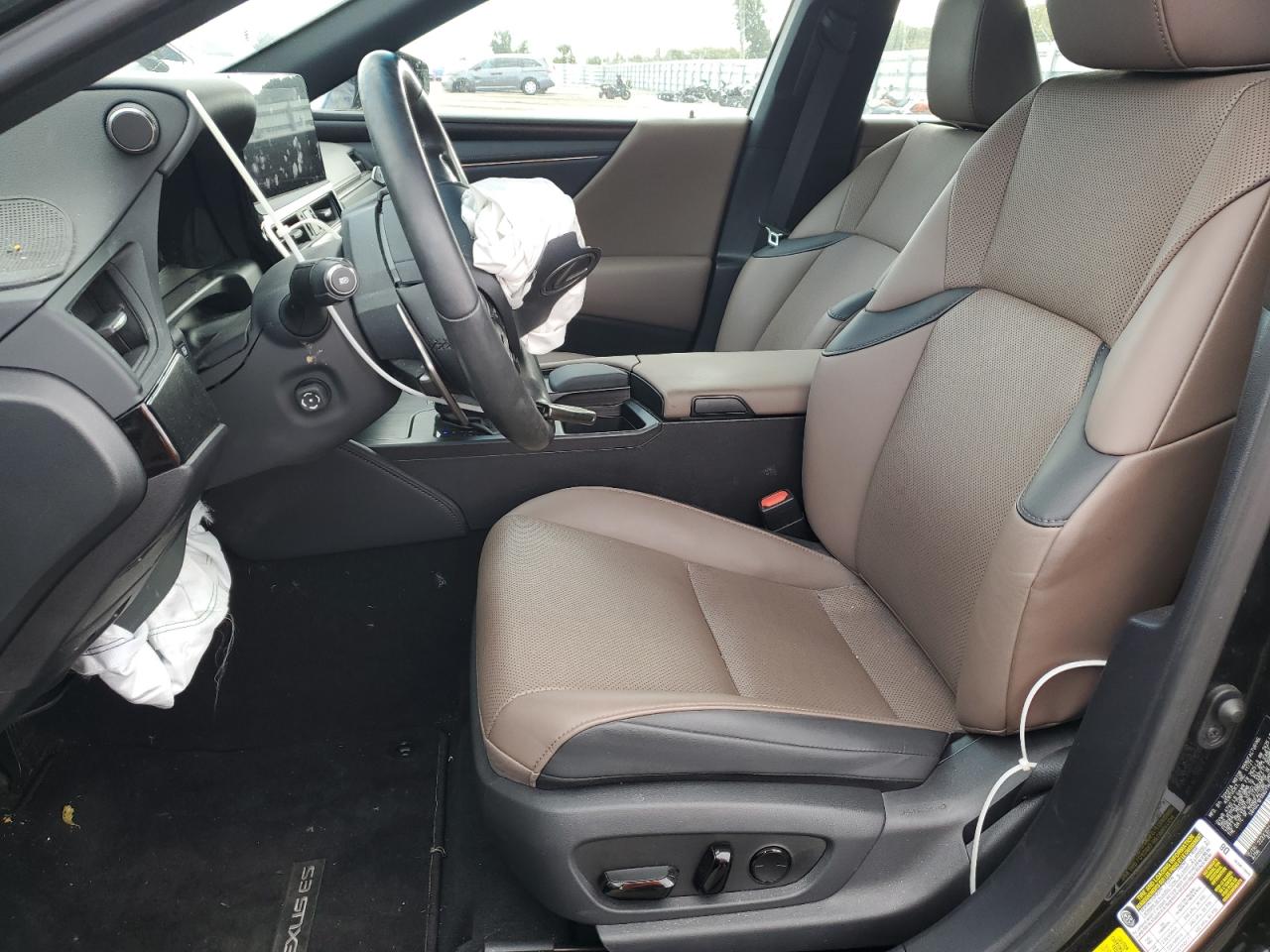 2022 Lexus ES - Image 7