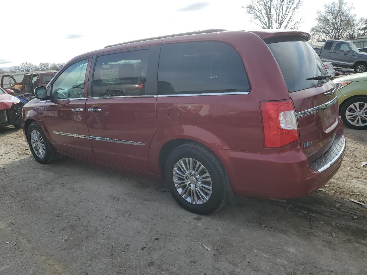 2013 Chrysler Town & Country - Image 2