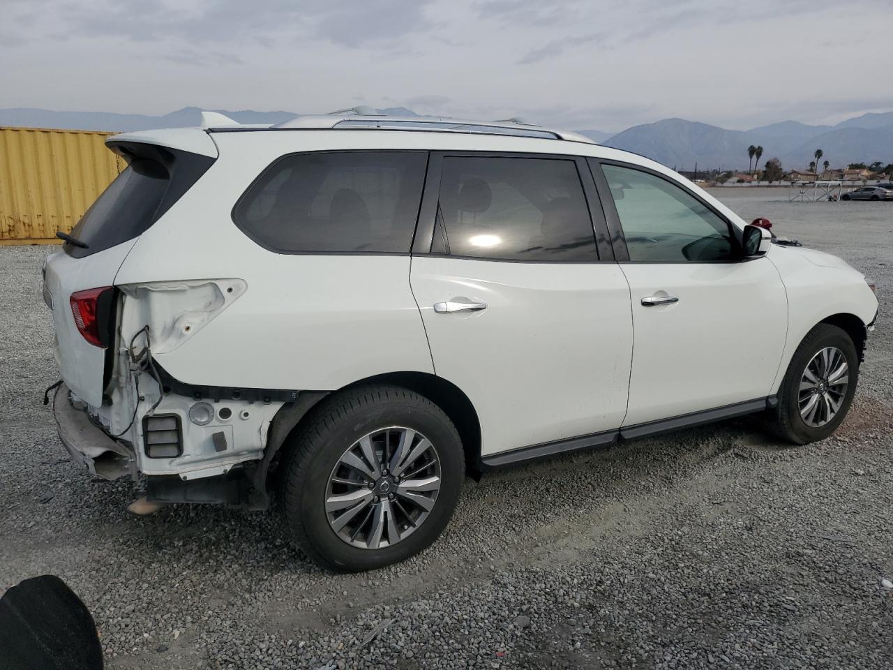 2019 Nissan Pathfinder - Image 3