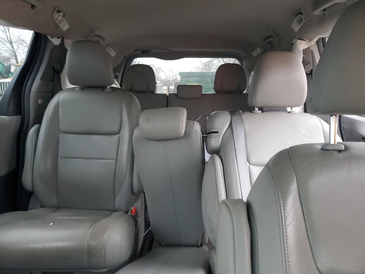 2018 Toyota Sienna - Image 10